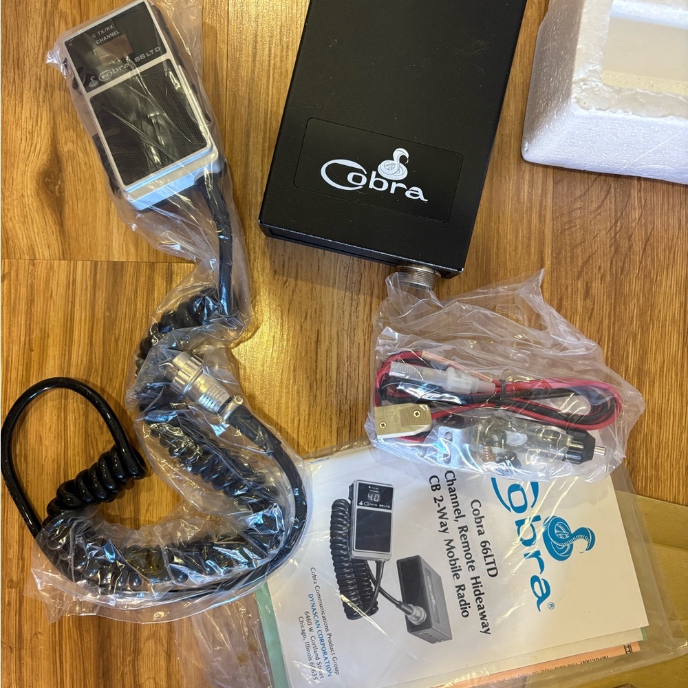 Cobra Remote Hide-Away CB Radio - Picture 5 of 6
